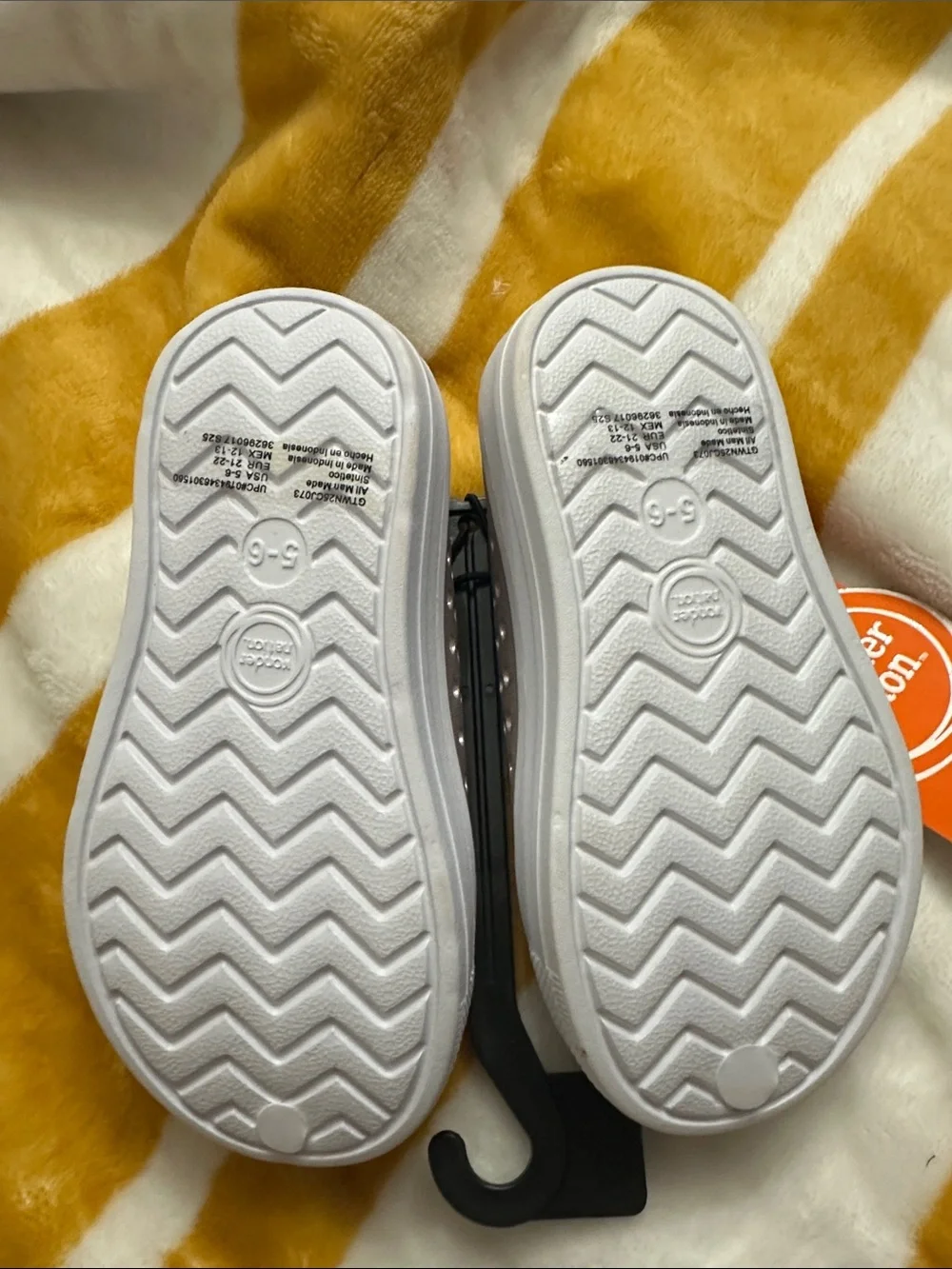 wonder nation Silver Metallic & White Kids Water Shoes